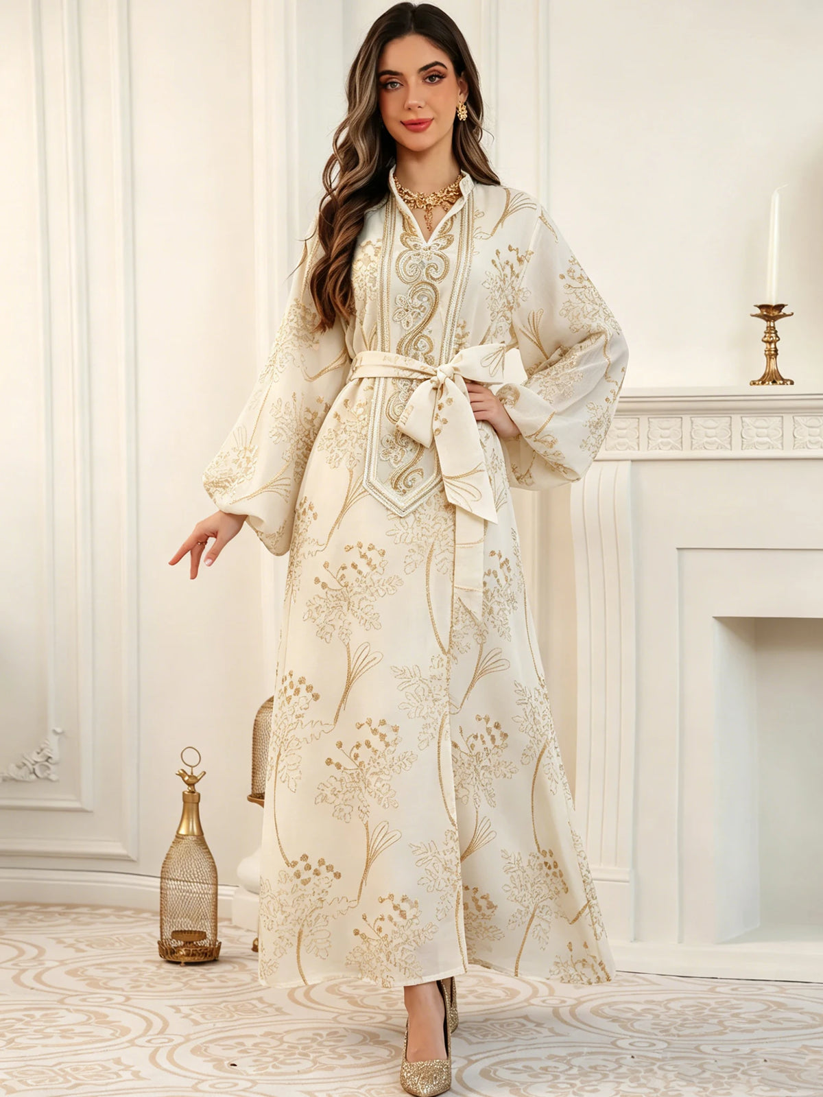 Robe Assia beige — vue de face, broderie dorée au col, manches ballon