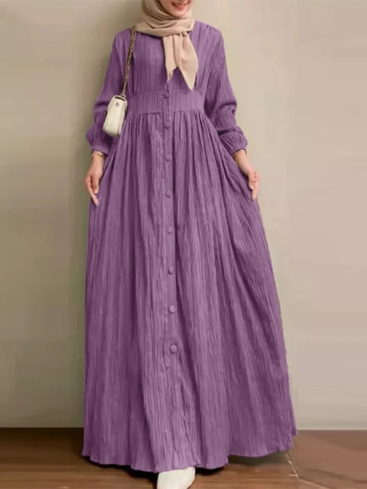 Détail des fronces à la taille de la robe Selma, finition raffinée