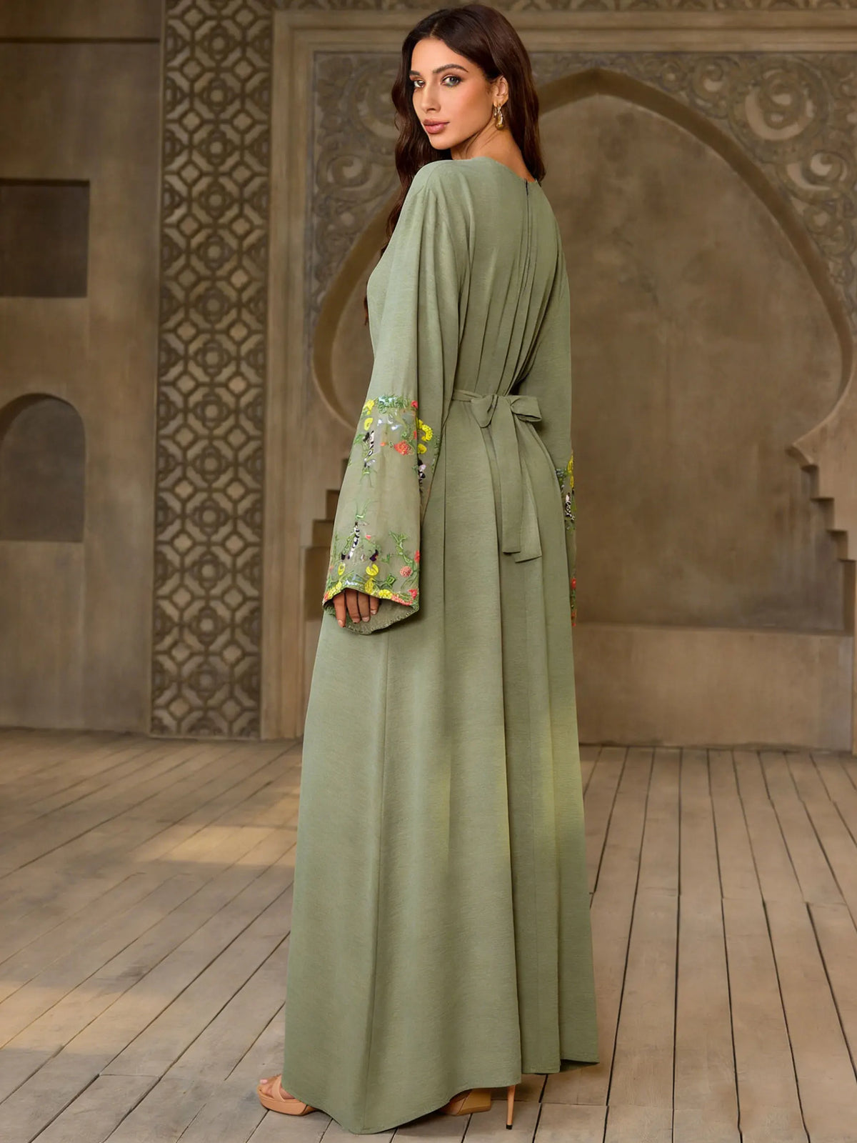 Robe longue Norah — vue de profil, tombe impeccable vert olive