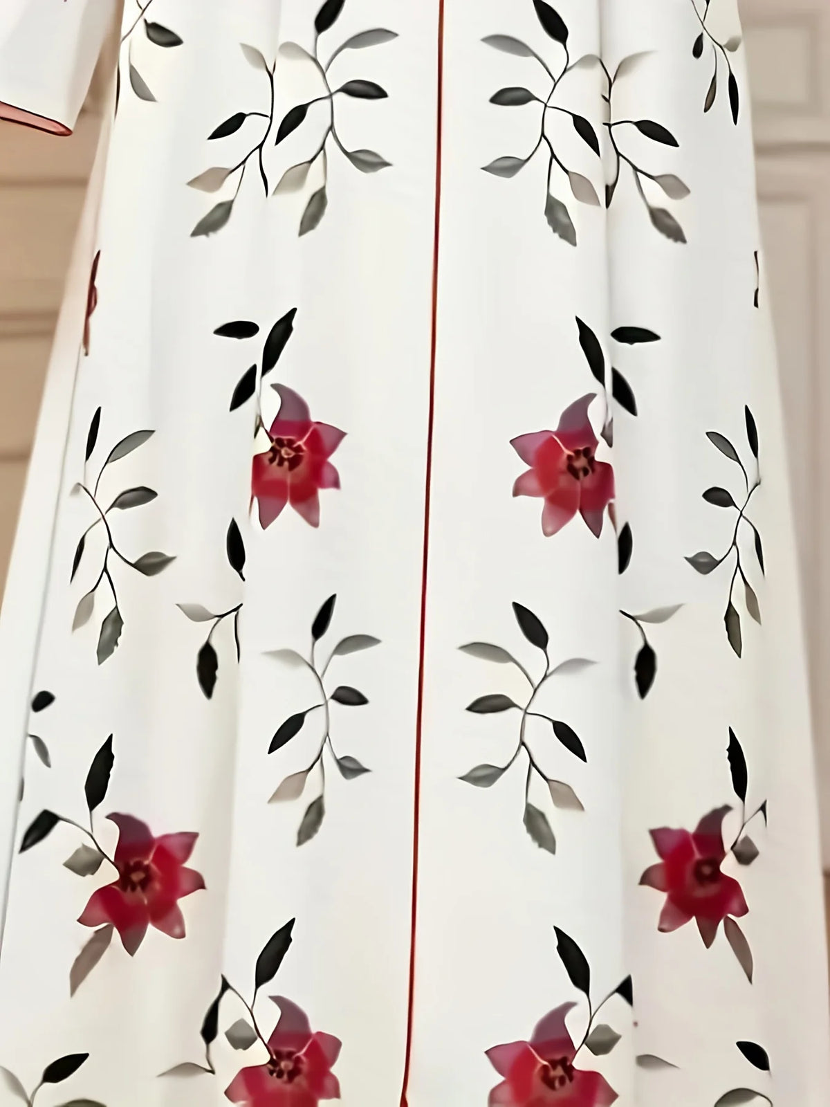 Robe Jasmine en chiffon — détail des manches longues et finition soignée