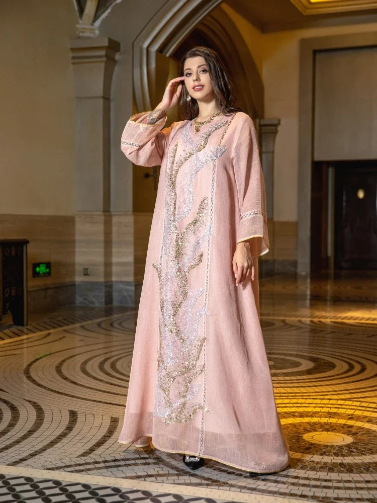 Robe Layla — détail texture du tissu fluide et finition soignée