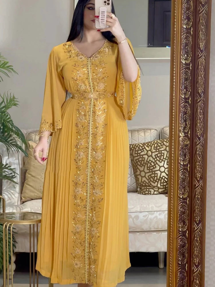 Abaya brodée à ceinture et ornements diamant — Lina