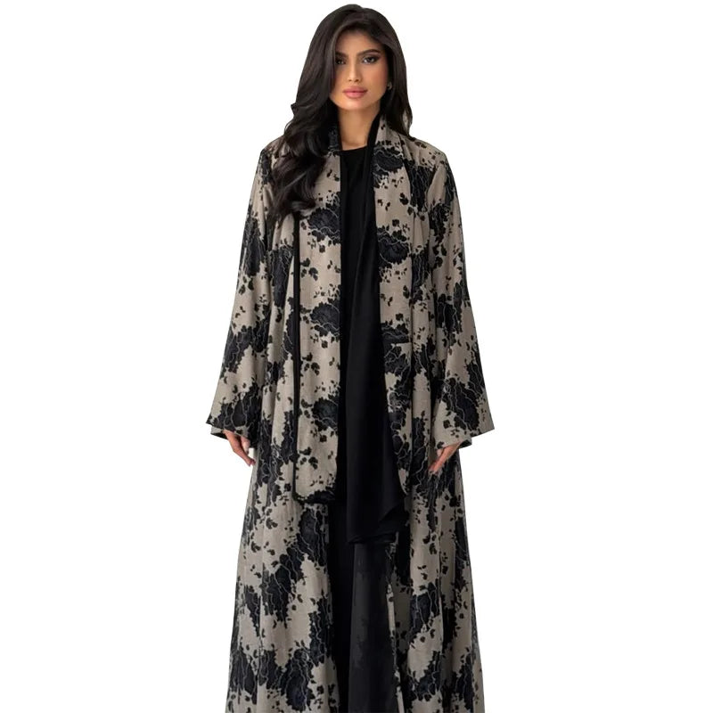 Cardigan Chaima en dentelle — finitions raffinées et détail de la texture