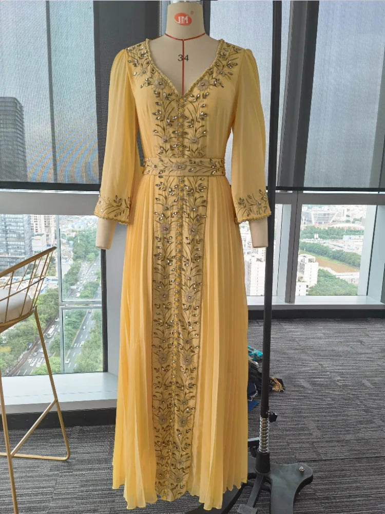 Abaya brodée à ceinture et ornements diamant — Lina