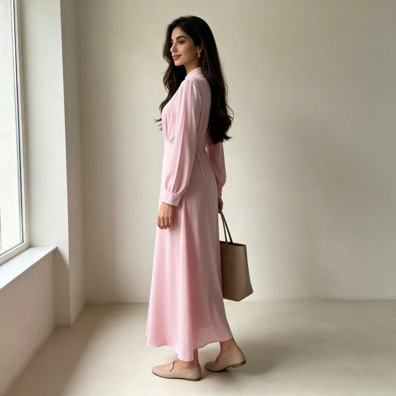 Robe Anissa rose — vue d'ensemble, effet kaftan structuré