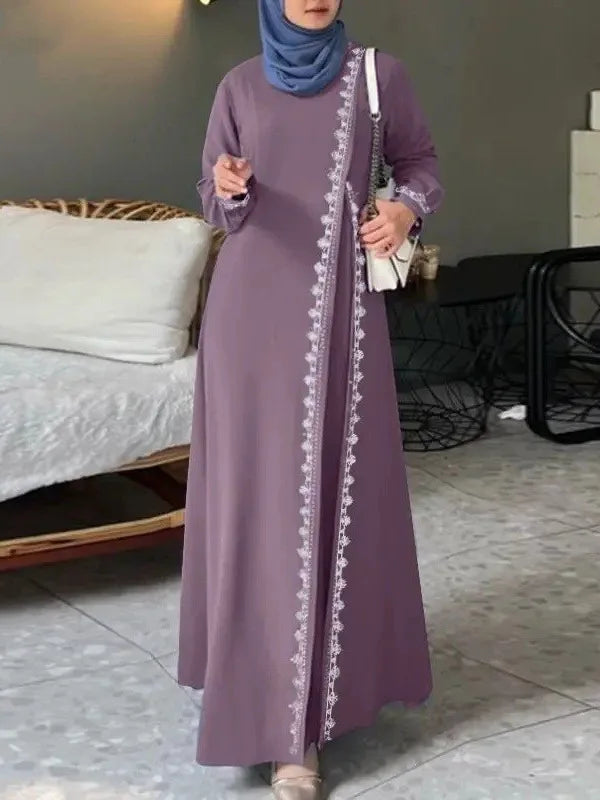 Robe Nour — détail texture dentelle fine, finition soignée