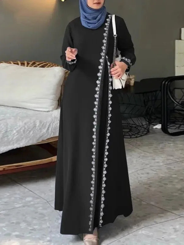 Robe Nour dentelle — vue arrière, drapé fluide et raffiné