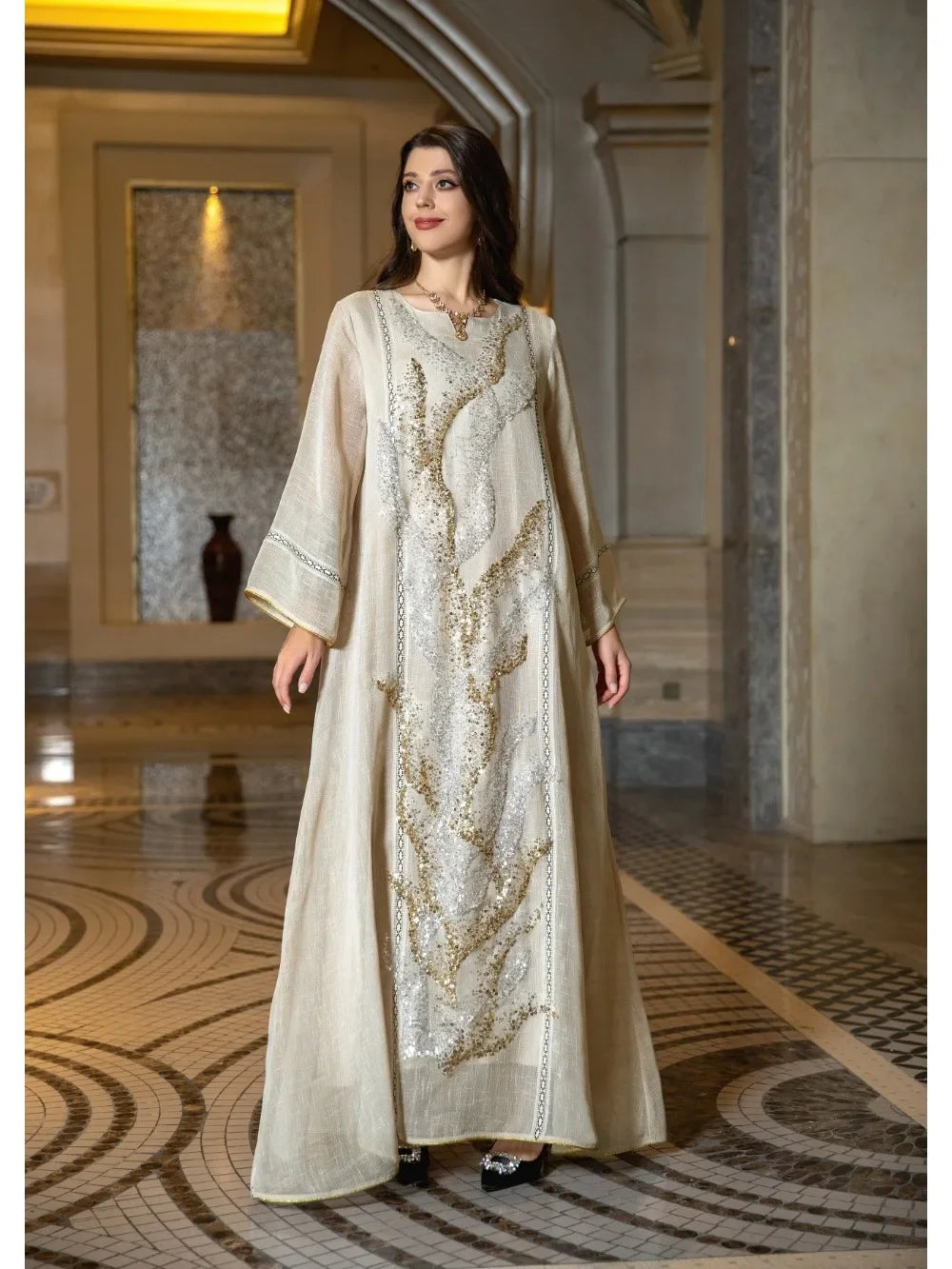 Robe Layla — ensemble de la silhouette, présentation complète