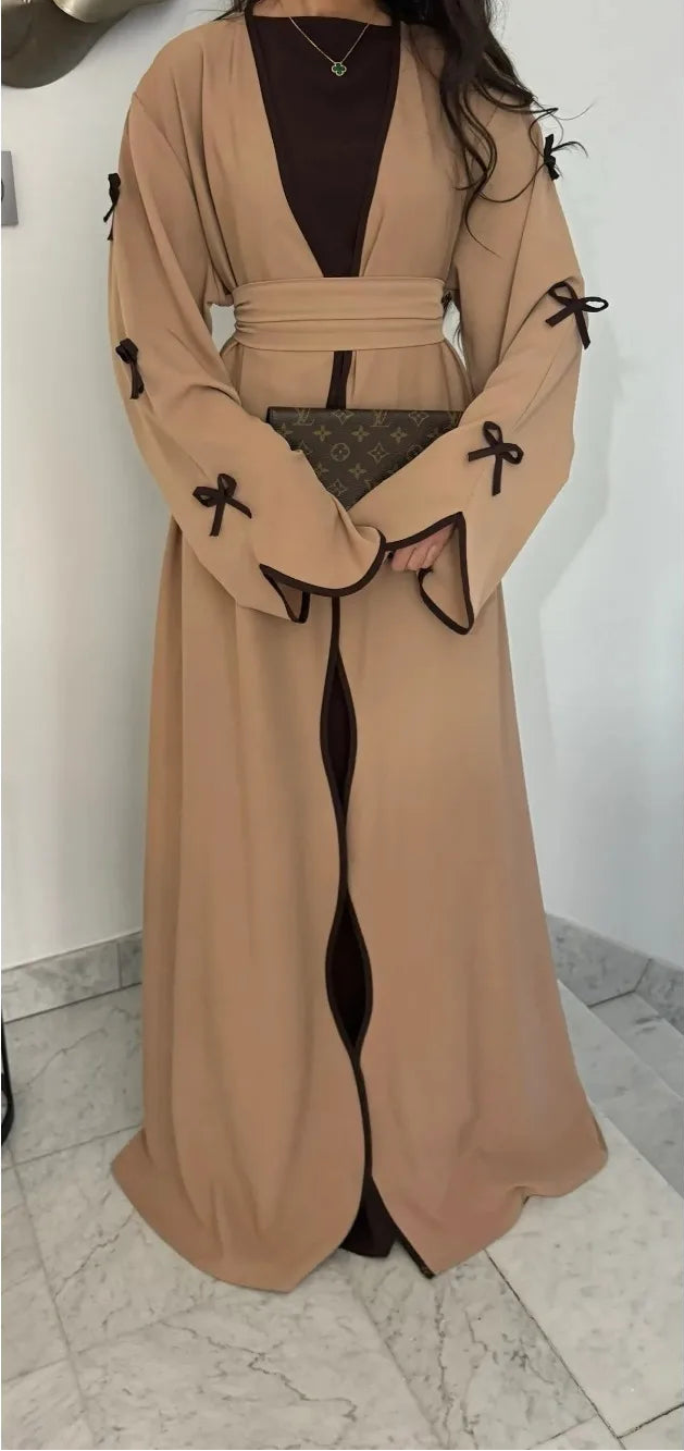 Kaftan Yara — variation de couleur et de lumière, présentation finale