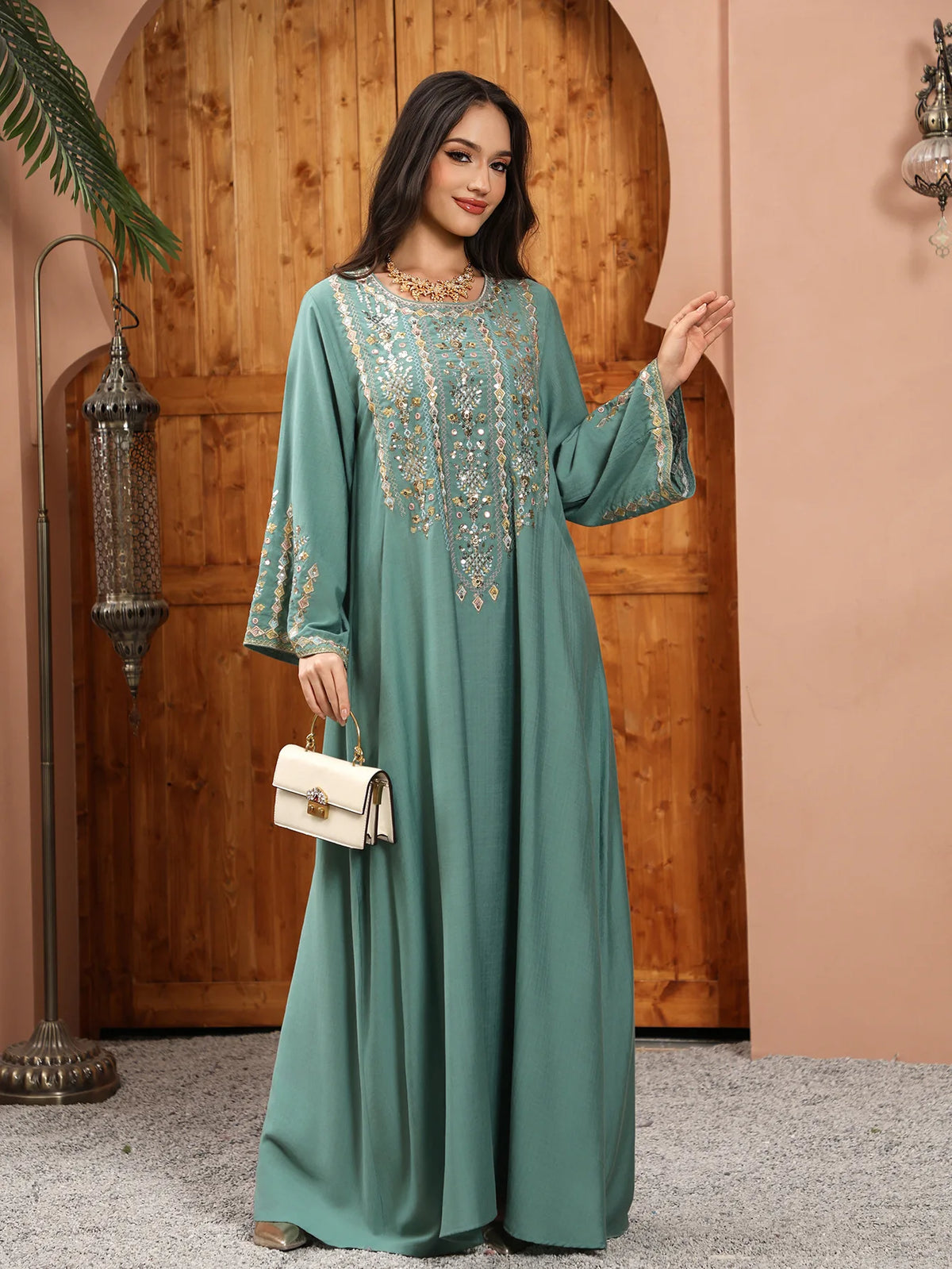 Robe longue Imane — vue arrière, silhouette élégante jusqu'aux chevilles