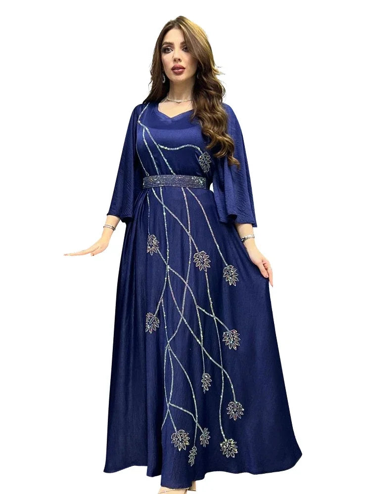 Kaftan Hayat — détail de la ceinture perlée scintillante et lacets décoratifs ajustables