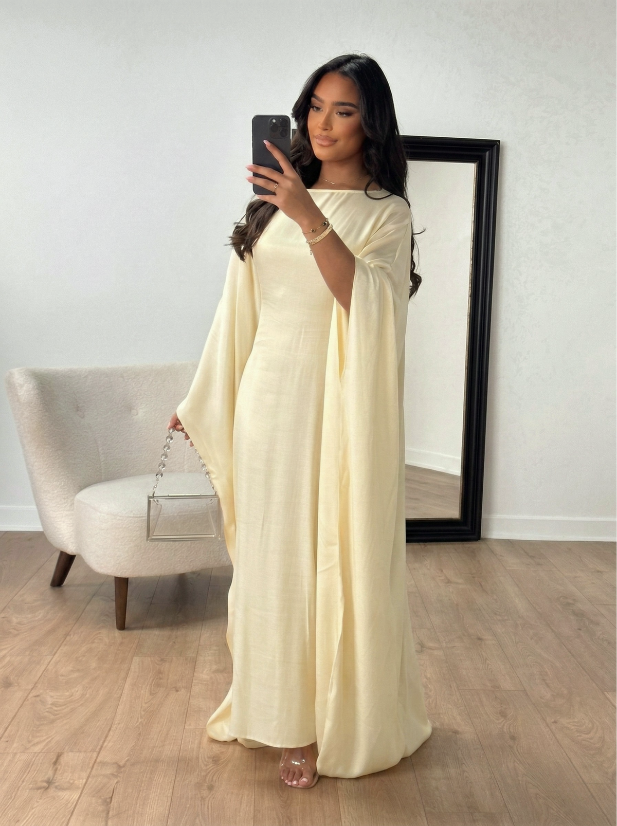 Robe longue satinée manches papillon — Ghizlane