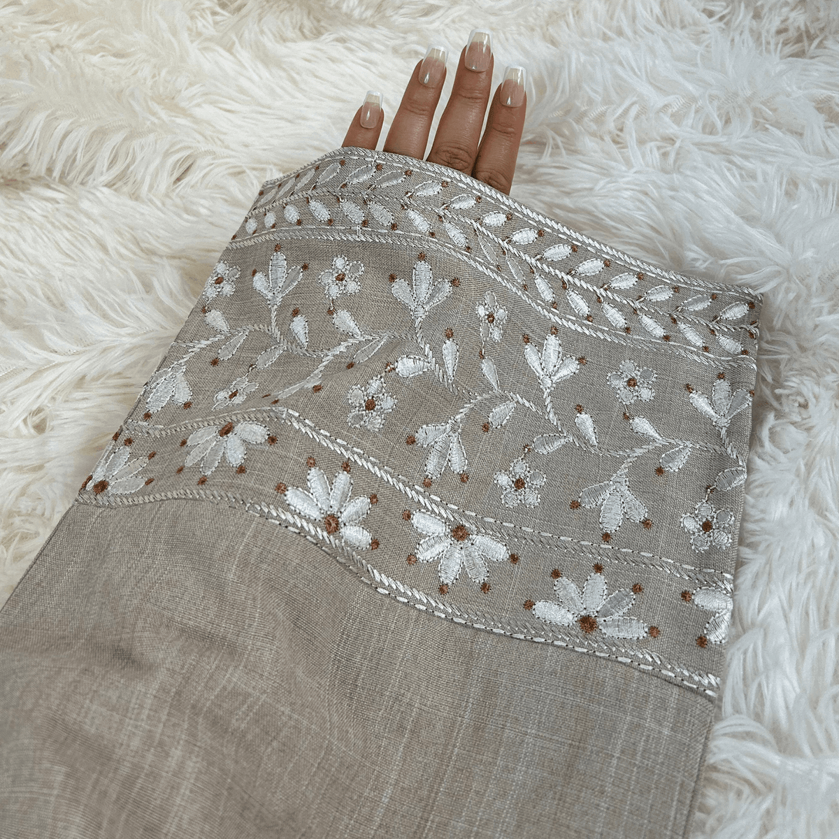 Robe longue brodée manches larges — Zahia