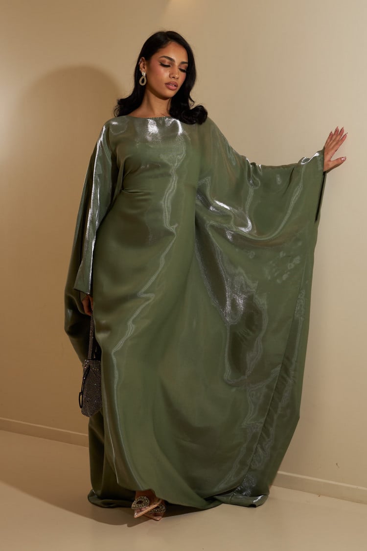 Robe longue satinée manches papillon — Ghizlane