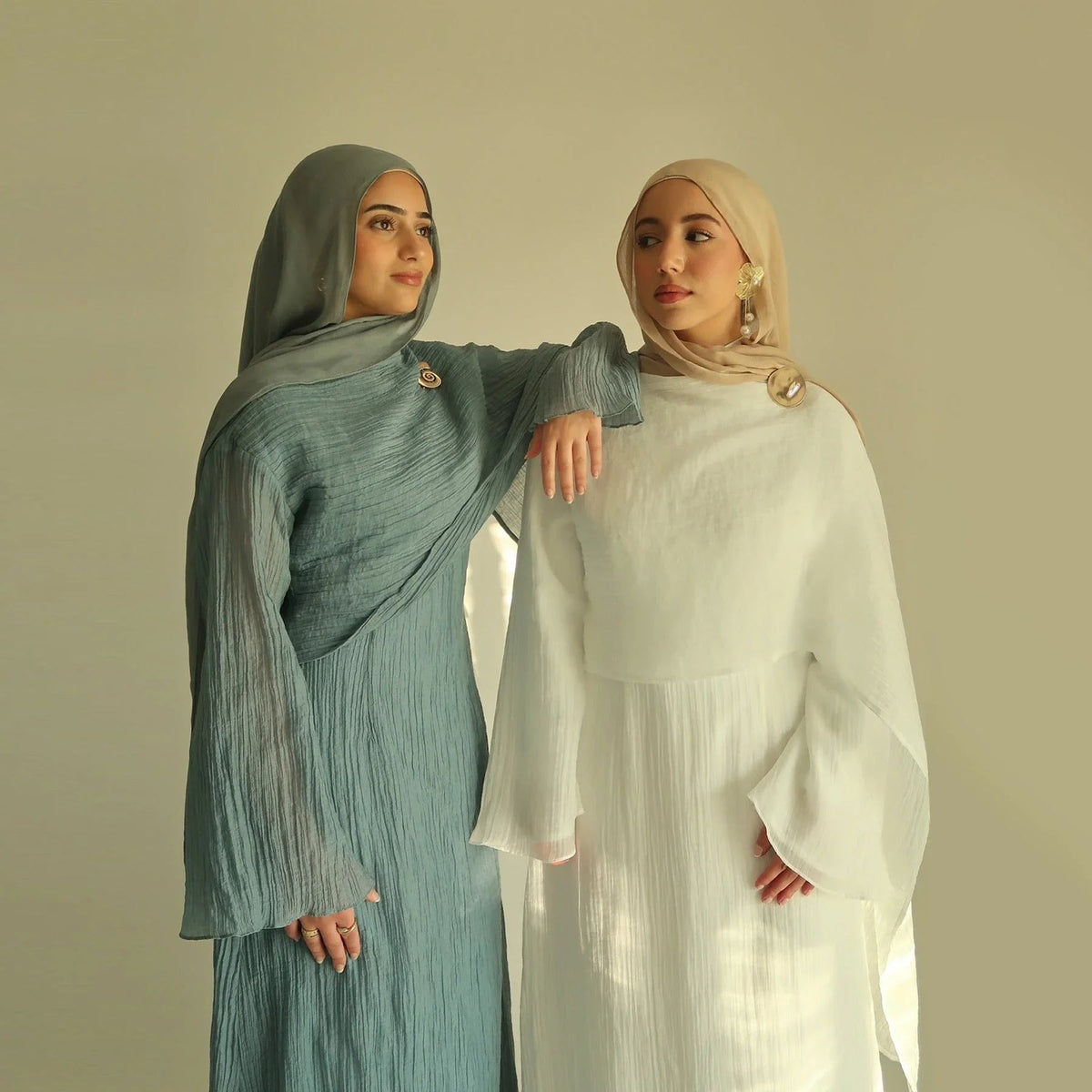 Robe longue double épaisseur manches fluides — Nesrine