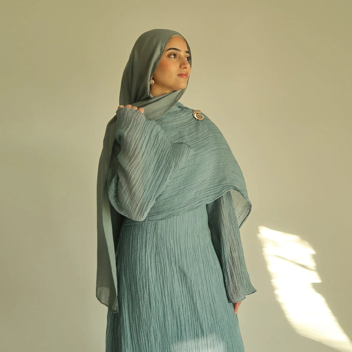 Robe longue double épaisseur manches fluides — Nesrine