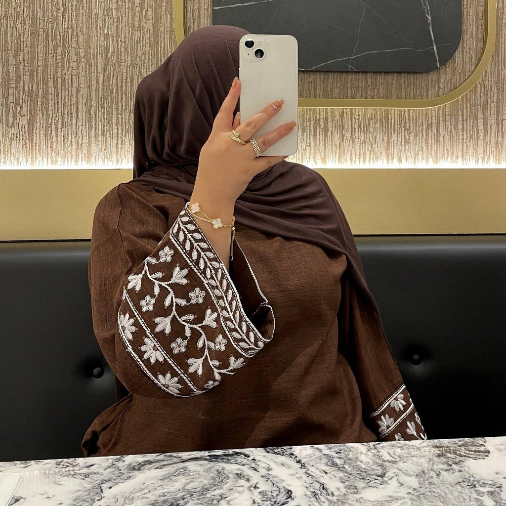 Robe longue brodée manches larges — Zahia