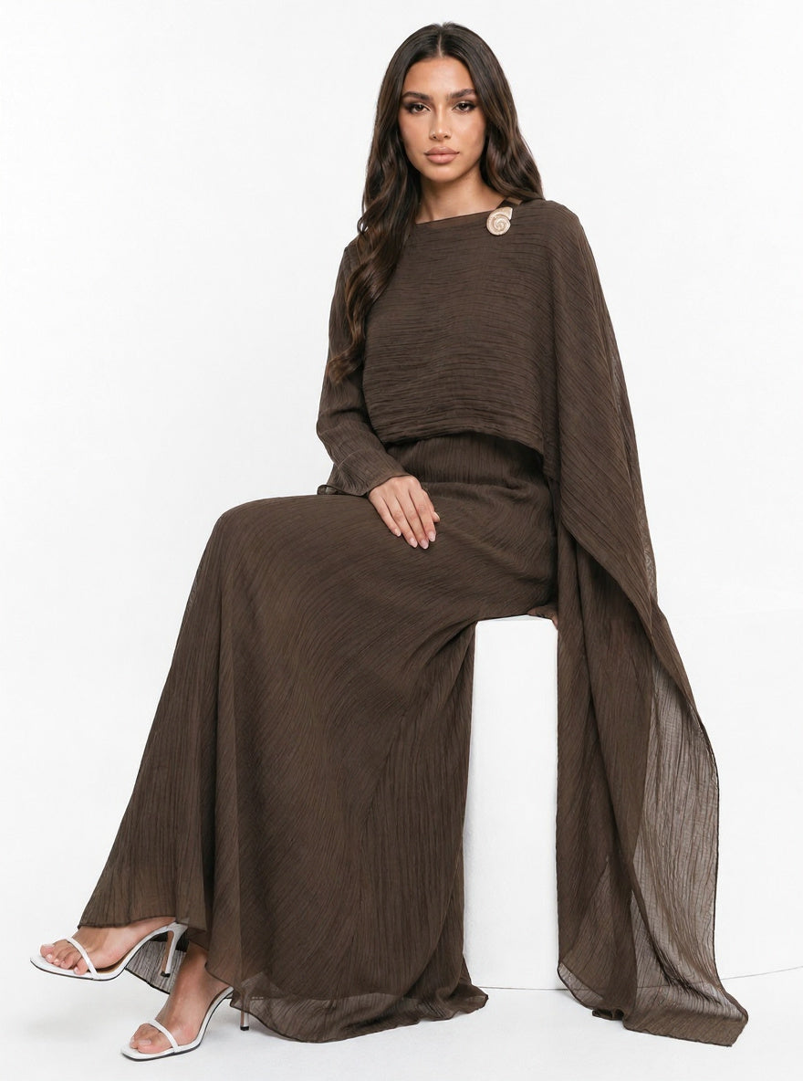 Robe longue fluide à broche dorée — Lamia