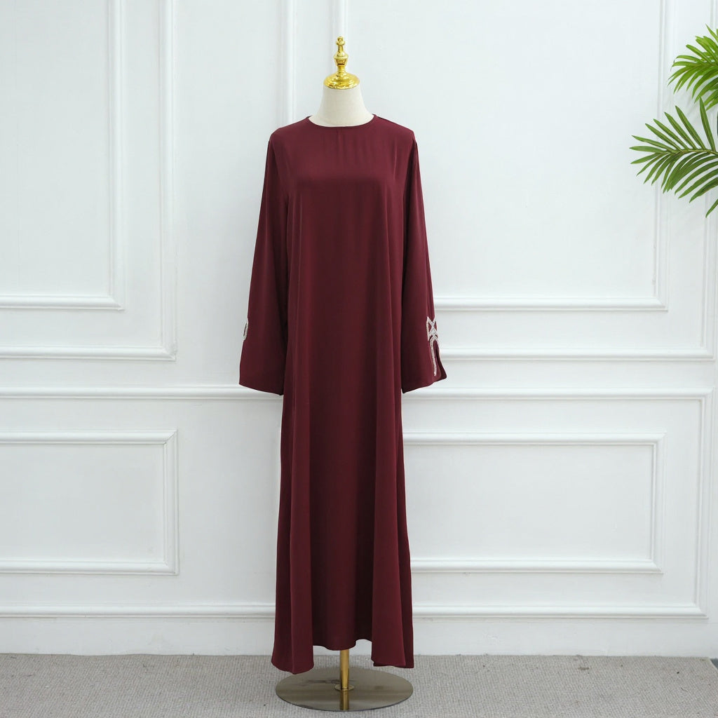 Robe longue ornée de nœuds brodés aux manches — Jeanne