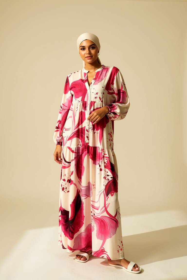 Aya - robe longue imprimee rose portee